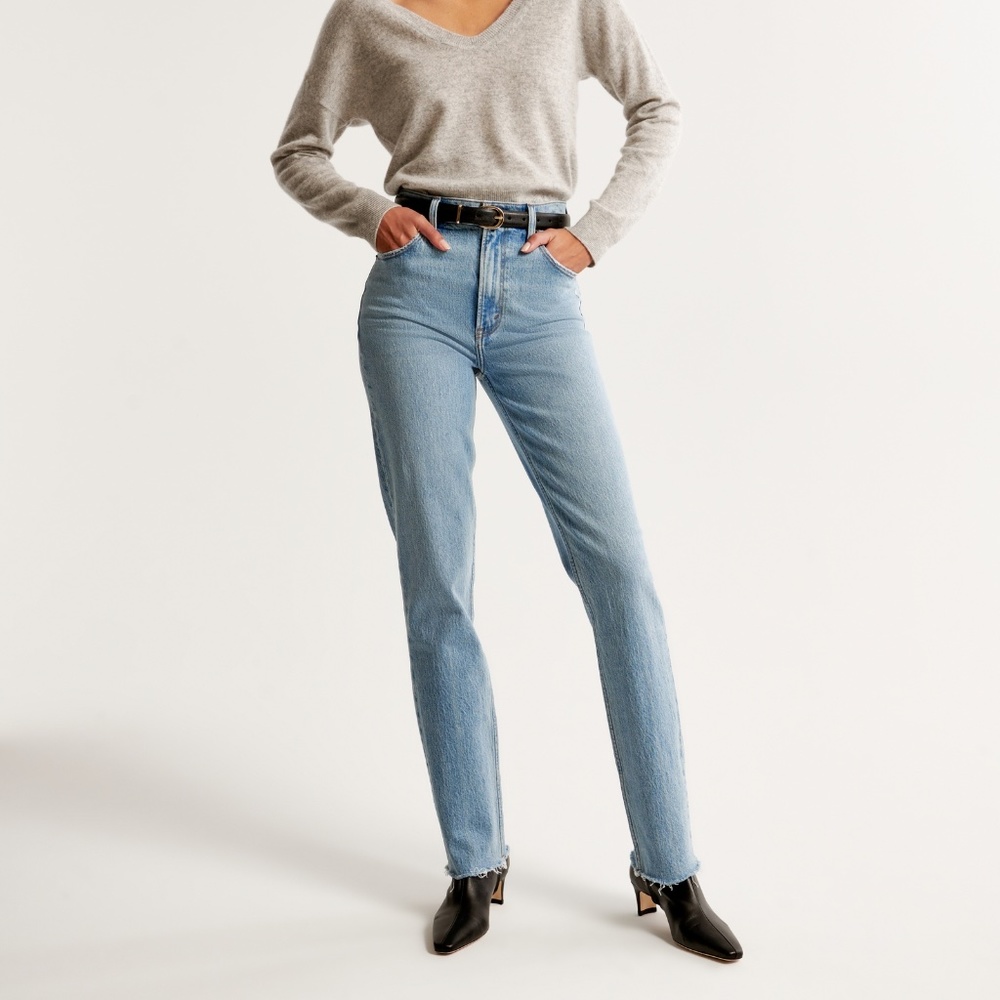 NWT Abercrombie Ultra High Rise 90s Straight Jean (with Raw Hem) 29 SHORT